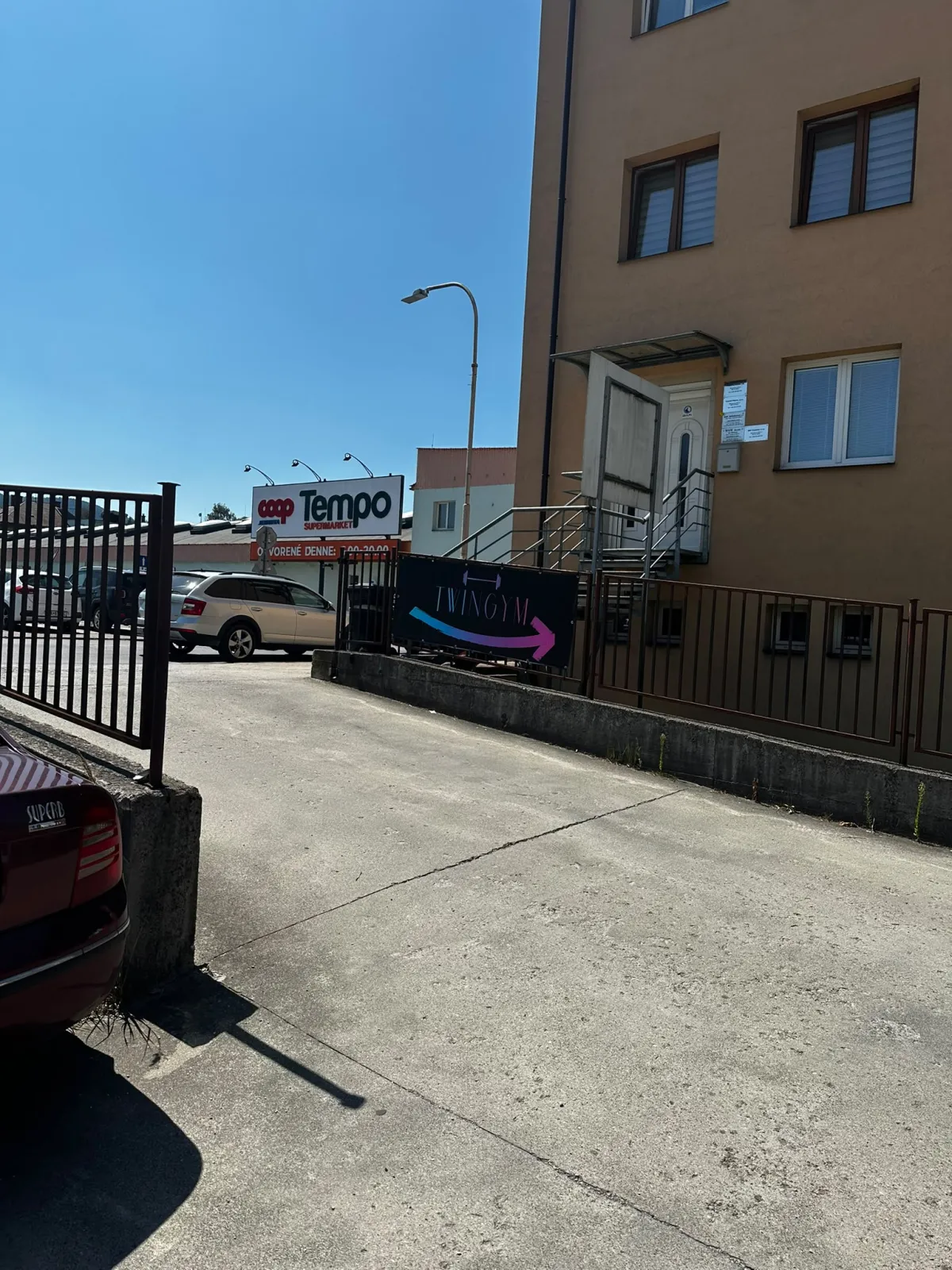 Vchod — hľadajte označenie TwinGym